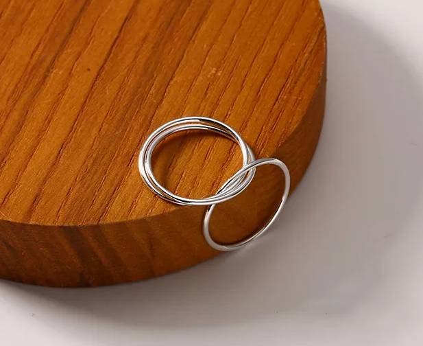 Dainty Interlocking Fidget Ring - Image 10