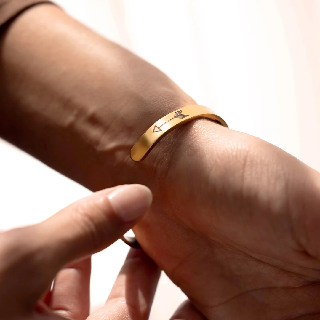 Mama Bear & Her Baby Bears Engraved Cuff Bracelet - Image 3