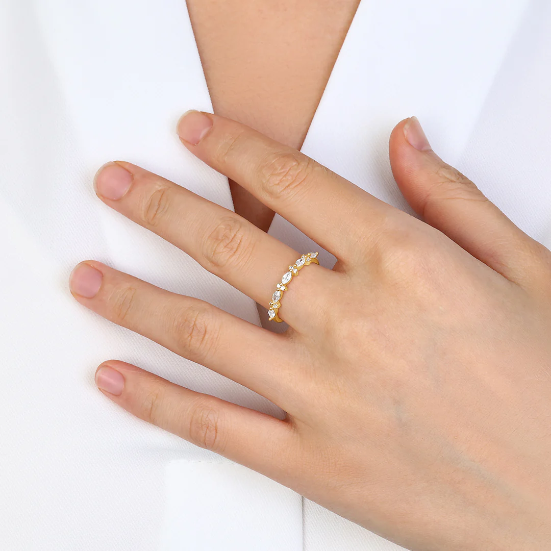 Marquise and Round Diamond Ring - Image 8